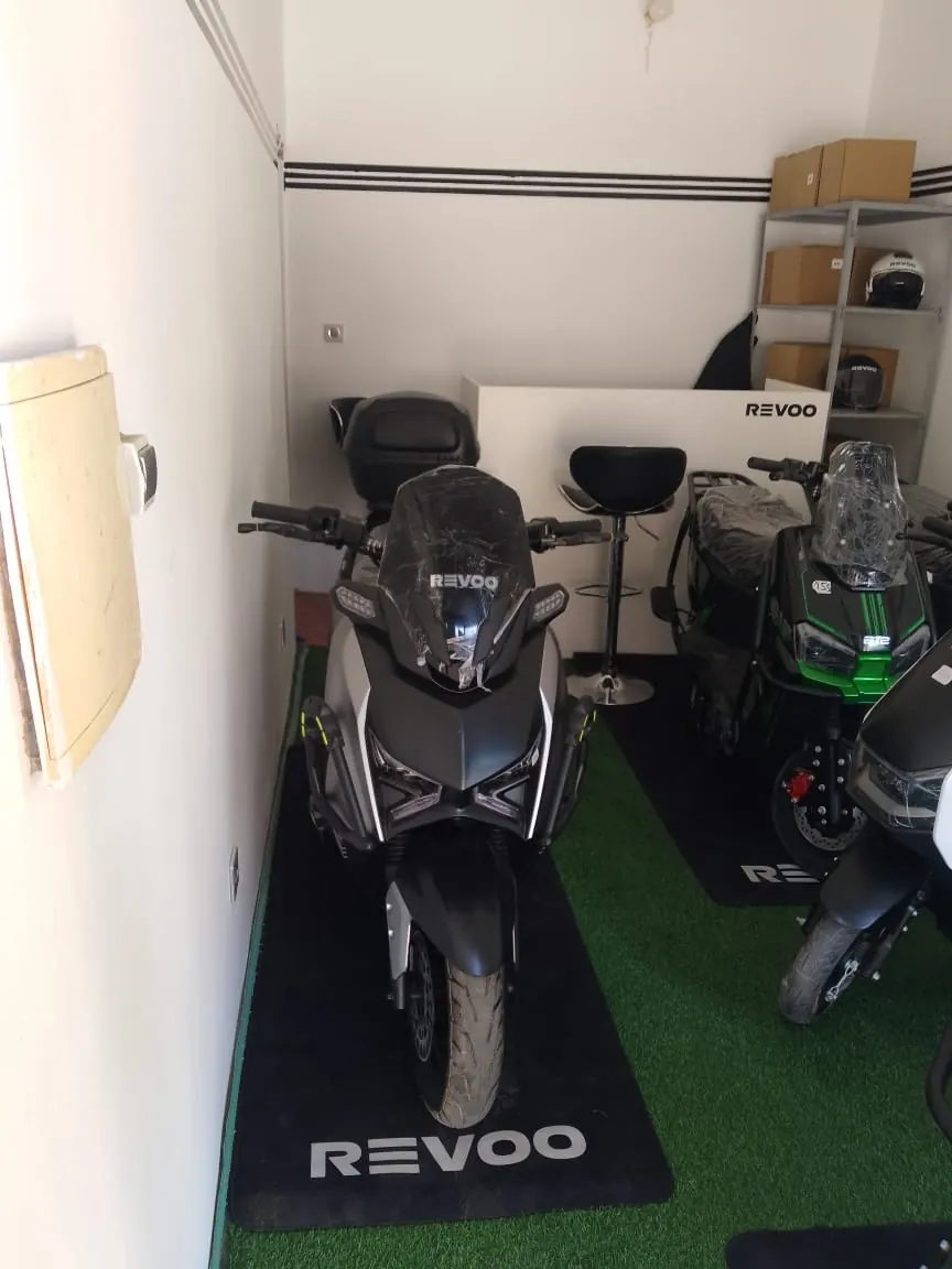La Mother Express — scooters électriques REVOO au Sénégal