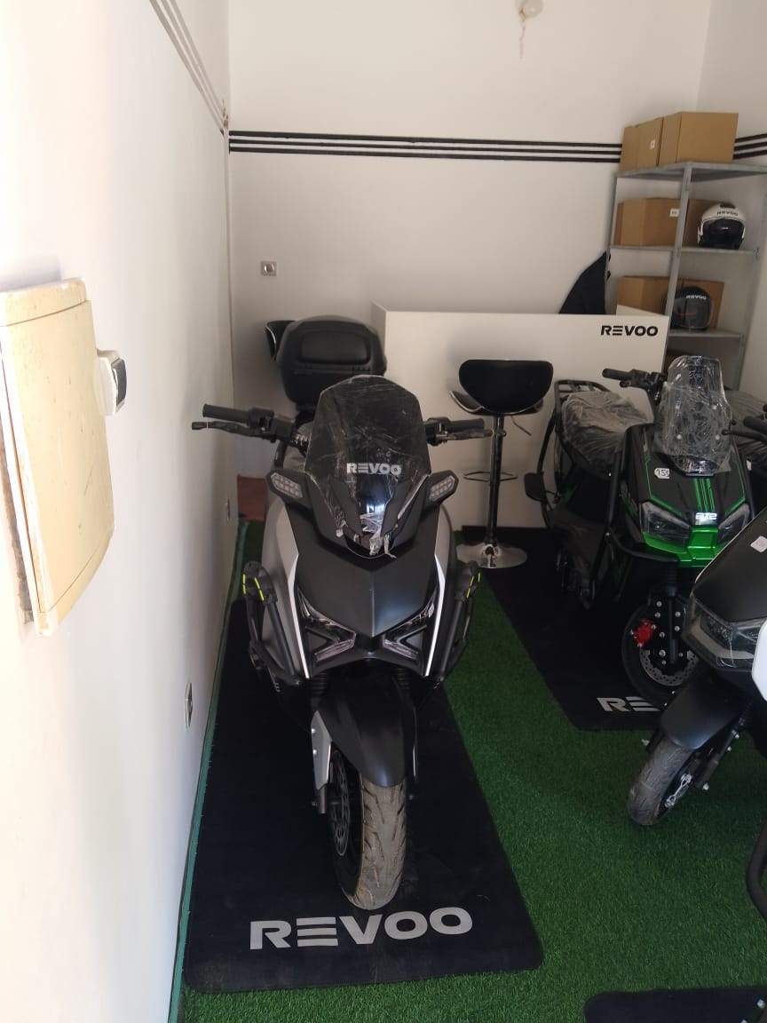 La Mother Express — scooters électriques REVOO au Sénégal